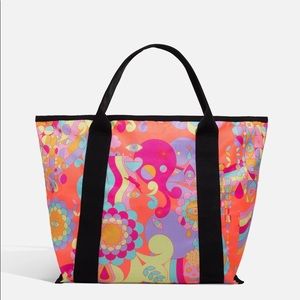 Amika: Tote